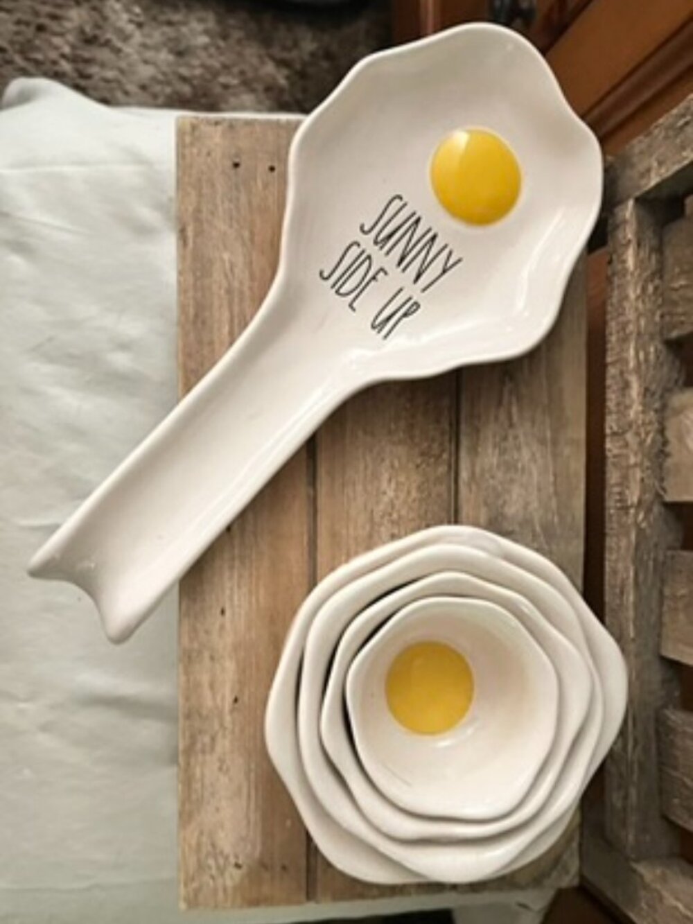 Rae Dunn Sunny Side Up Fried Egg Measuring Cups & Spoon Rest Set 5 Piece RARE